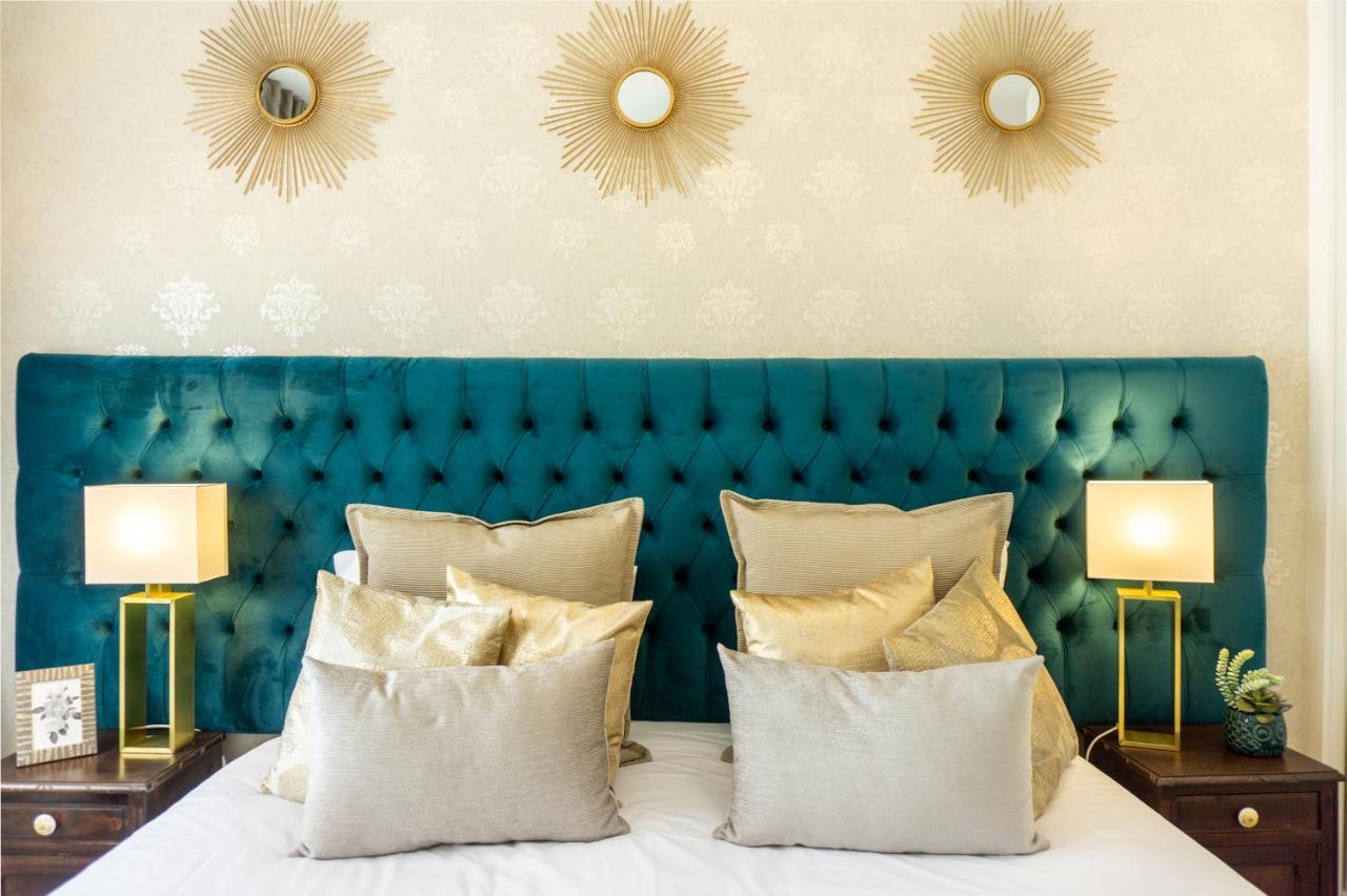 Gaze Out At The City In A Retro-Chic Getaway Lejlighed Lisboa Eksteriør billede