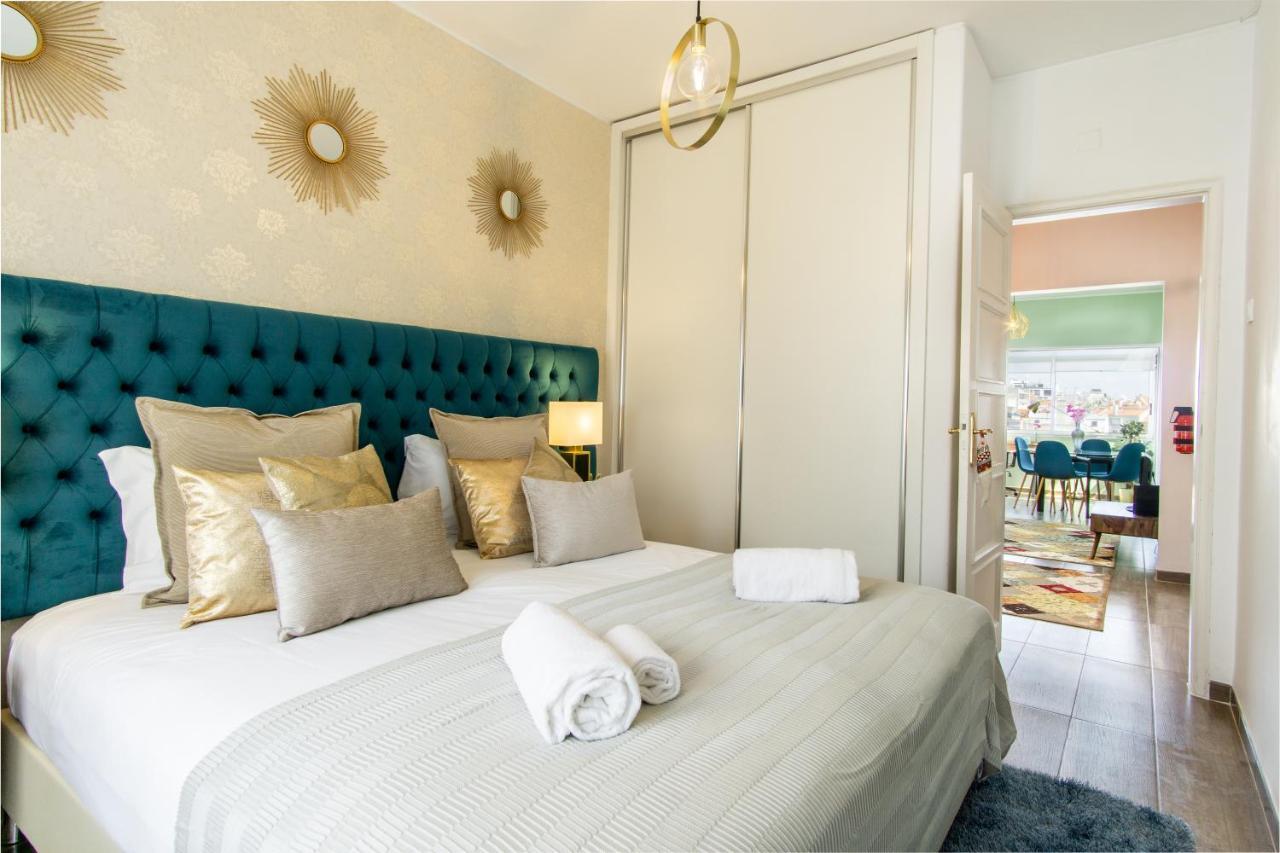 Gaze Out At The City In A Retro-Chic Getaway Lejlighed Lisboa Eksteriør billede