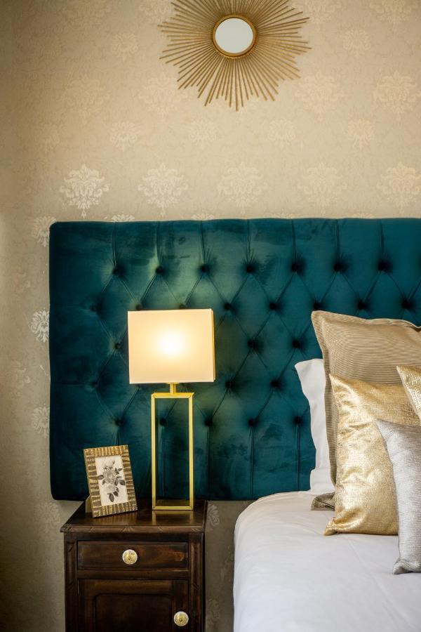 Gaze Out At The City In A Retro-Chic Getaway Lisboa Eksteriør billede