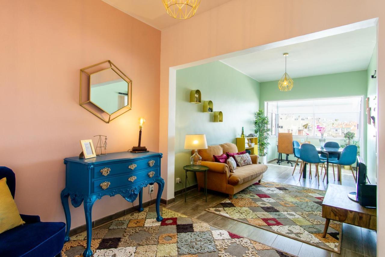 Gaze Out At The City In A Retro-Chic Getaway Lisboa Eksteriør billede